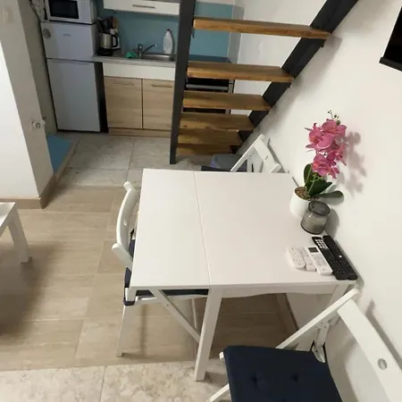 Cosy Corner Vic 公寓